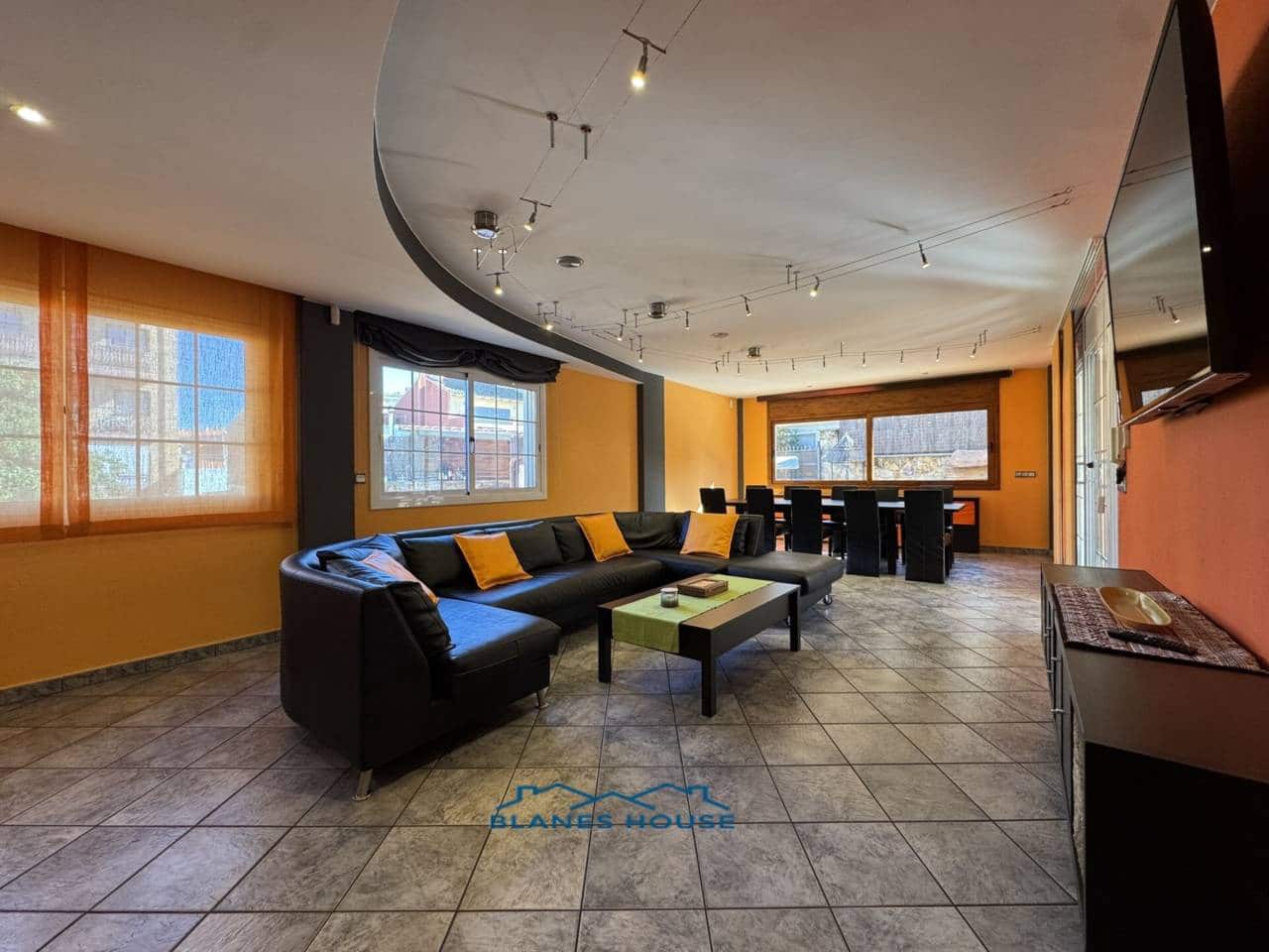 5 chambre Villa/Maison à vendre à Blanes avec piscine garage - 795 000 € (Ref: 9353186)