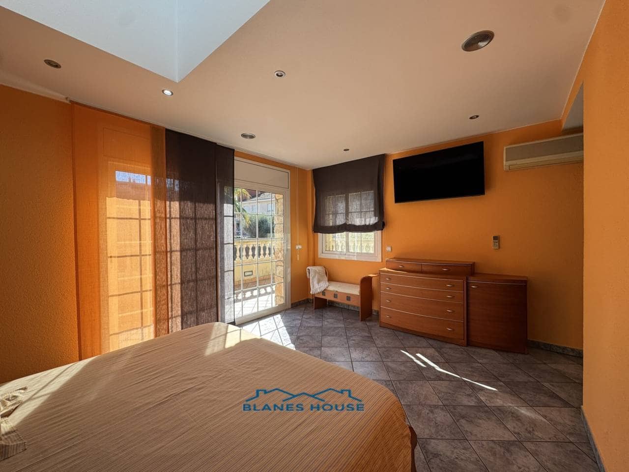 5 chambre Villa/Maison à vendre à Blanes avec piscine garage - 795 000 € (Ref: 9353186)