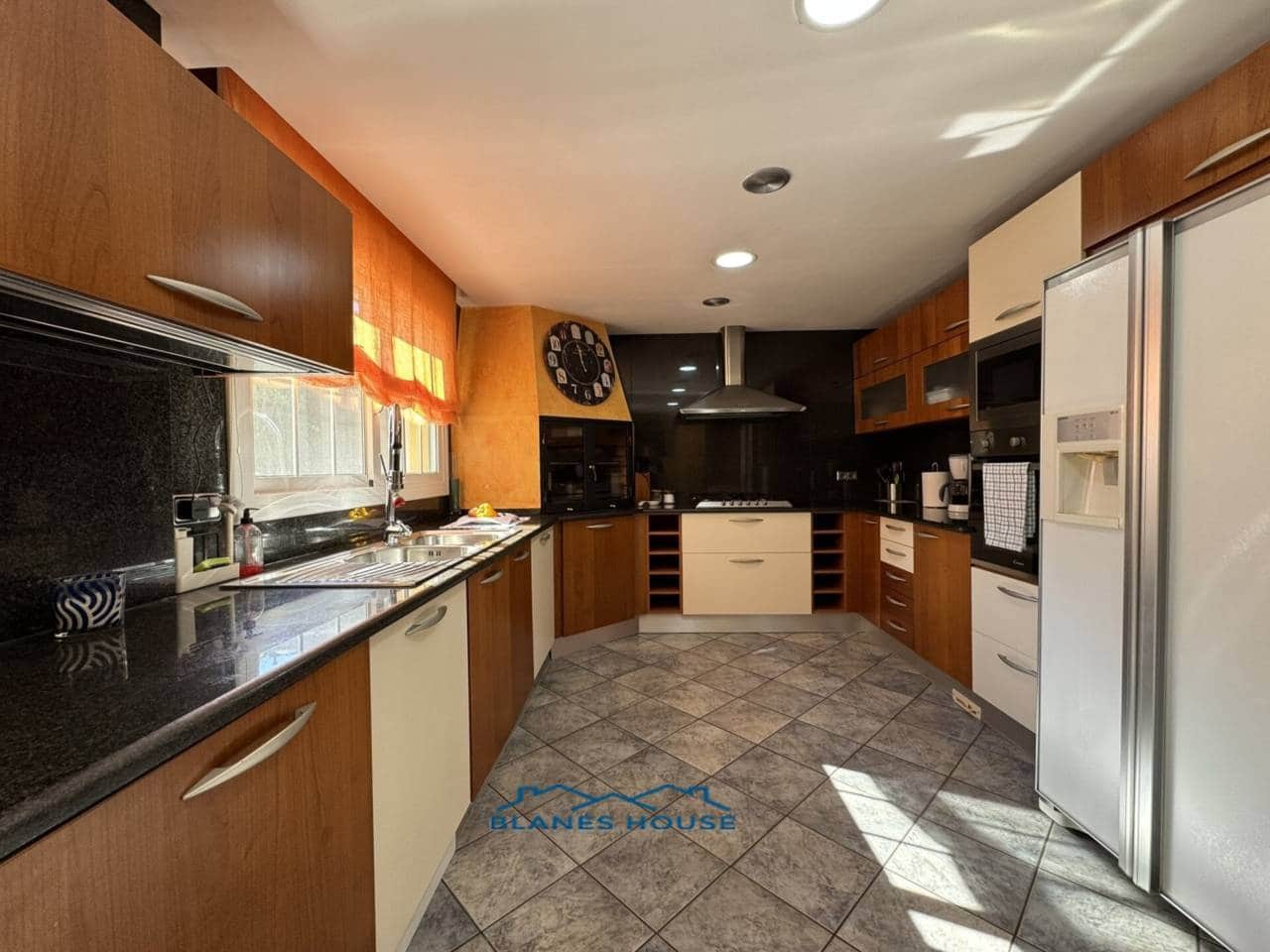 5 chambre Villa/Maison à vendre à Blanes avec piscine garage - 795 000 € (Ref: 9353186)