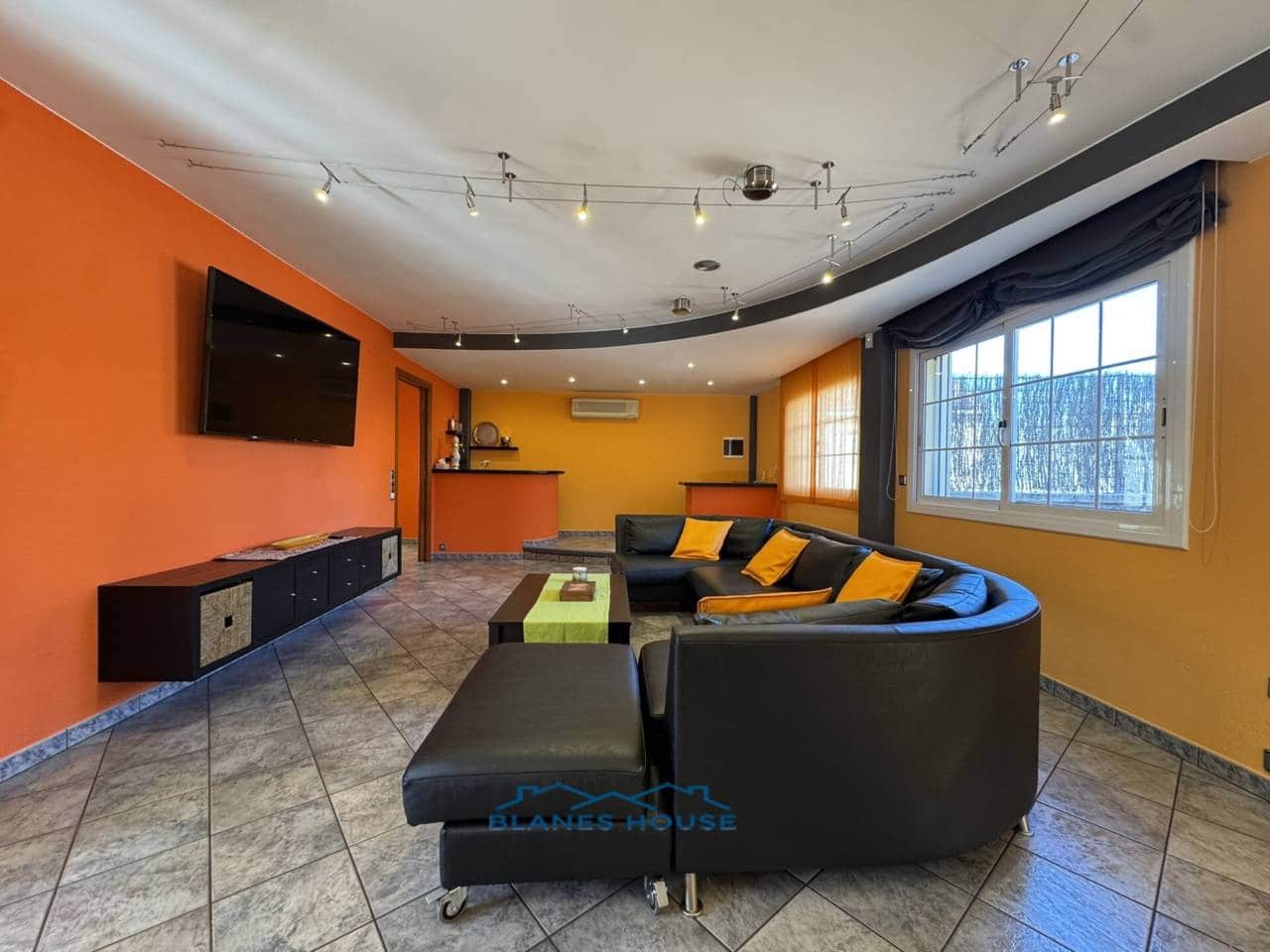 5 chambre Villa/Maison à vendre à Blanes avec piscine garage - 795 000 € (Ref: 9353186)