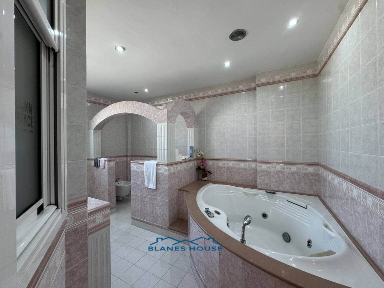 5 chambre Villa/Maison à vendre à Blanes avec piscine garage - 795 000 € (Ref: 9353186)