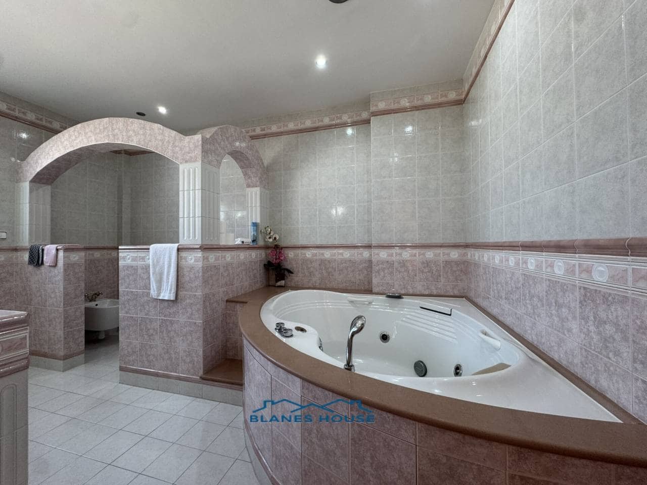 5 chambre Villa/Maison à vendre à Blanes avec piscine garage - 795 000 € (Ref: 9353186)