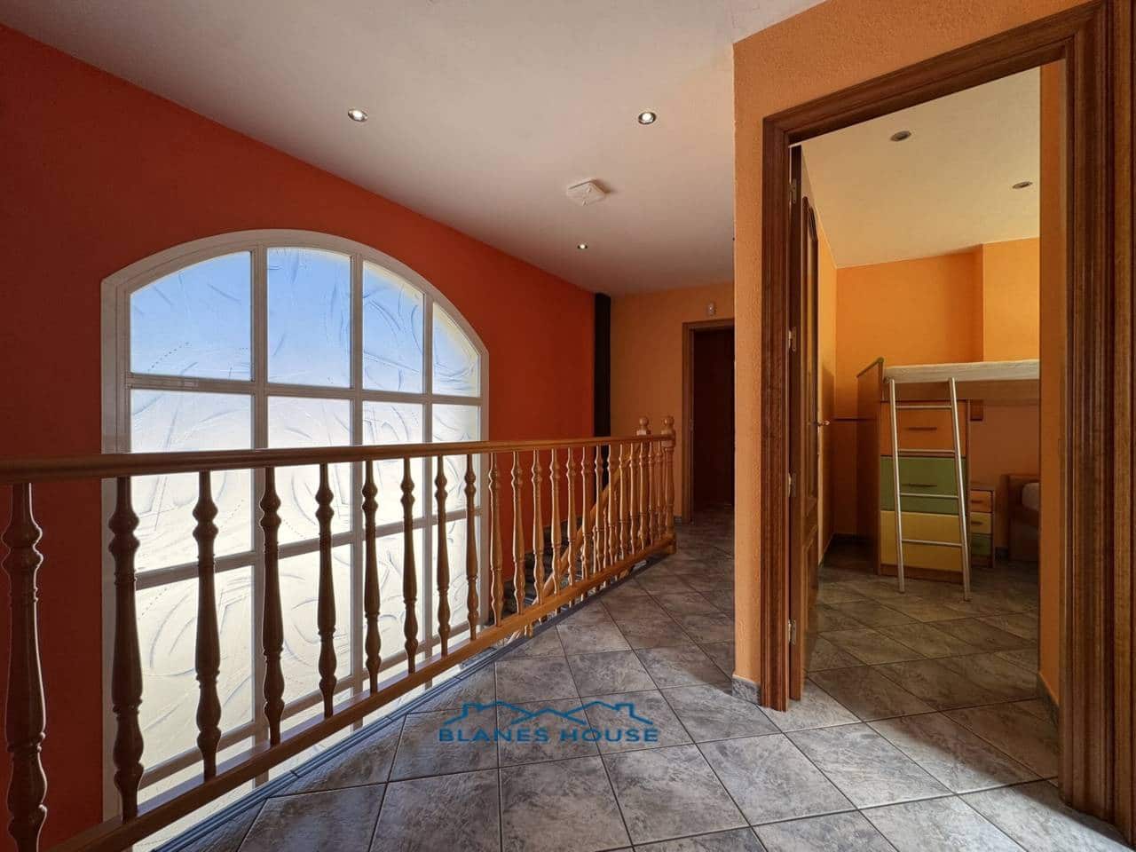 5 chambre Villa/Maison à vendre à Blanes avec piscine garage - 795 000 € (Ref: 9353186)