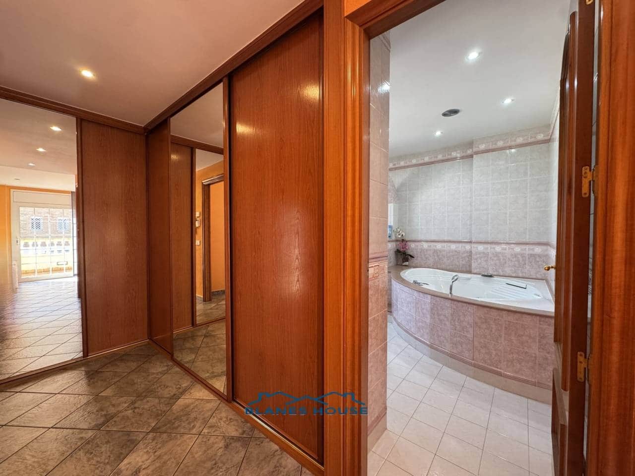 5 chambre Villa/Maison à vendre à Blanes avec piscine garage - 795 000 € (Ref: 9353186)