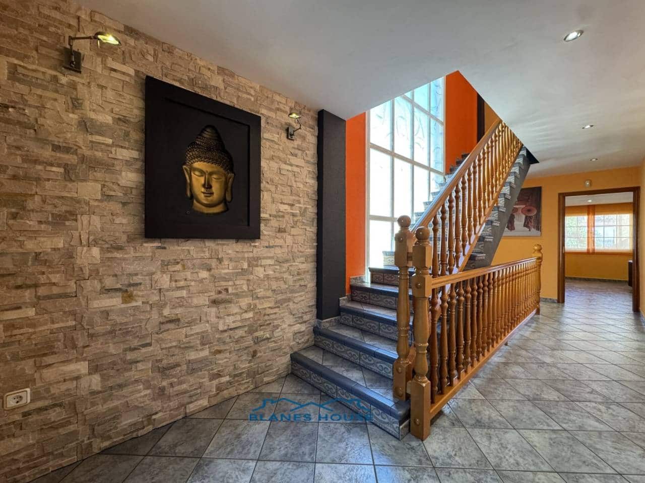 5 chambre Villa/Maison à vendre à Blanes avec piscine garage - 795 000 € (Ref: 9353186)