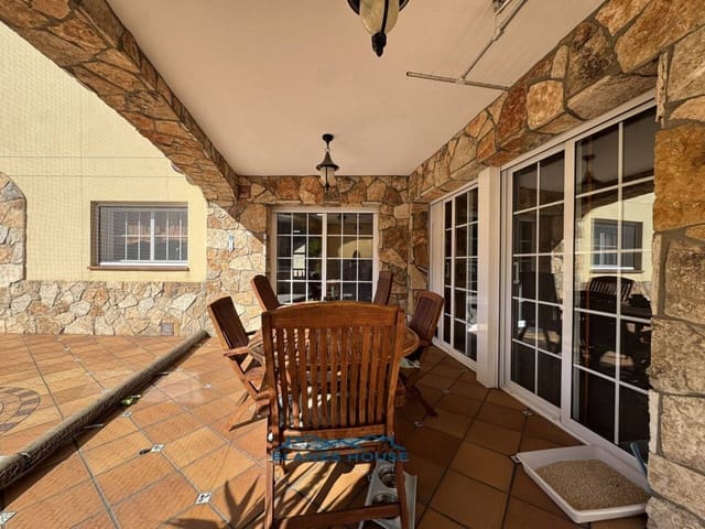 5 chambre Villa/Maison à vendre à Blanes avec piscine garage - 795 000 € (Ref: 9353186)