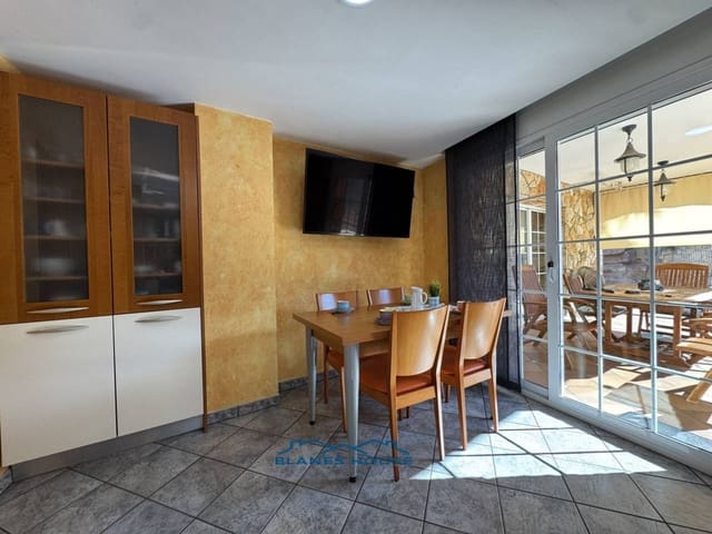 5 chambre Villa/Maison à vendre à Blanes avec piscine garage - 795 000 € (Ref: 9353186)