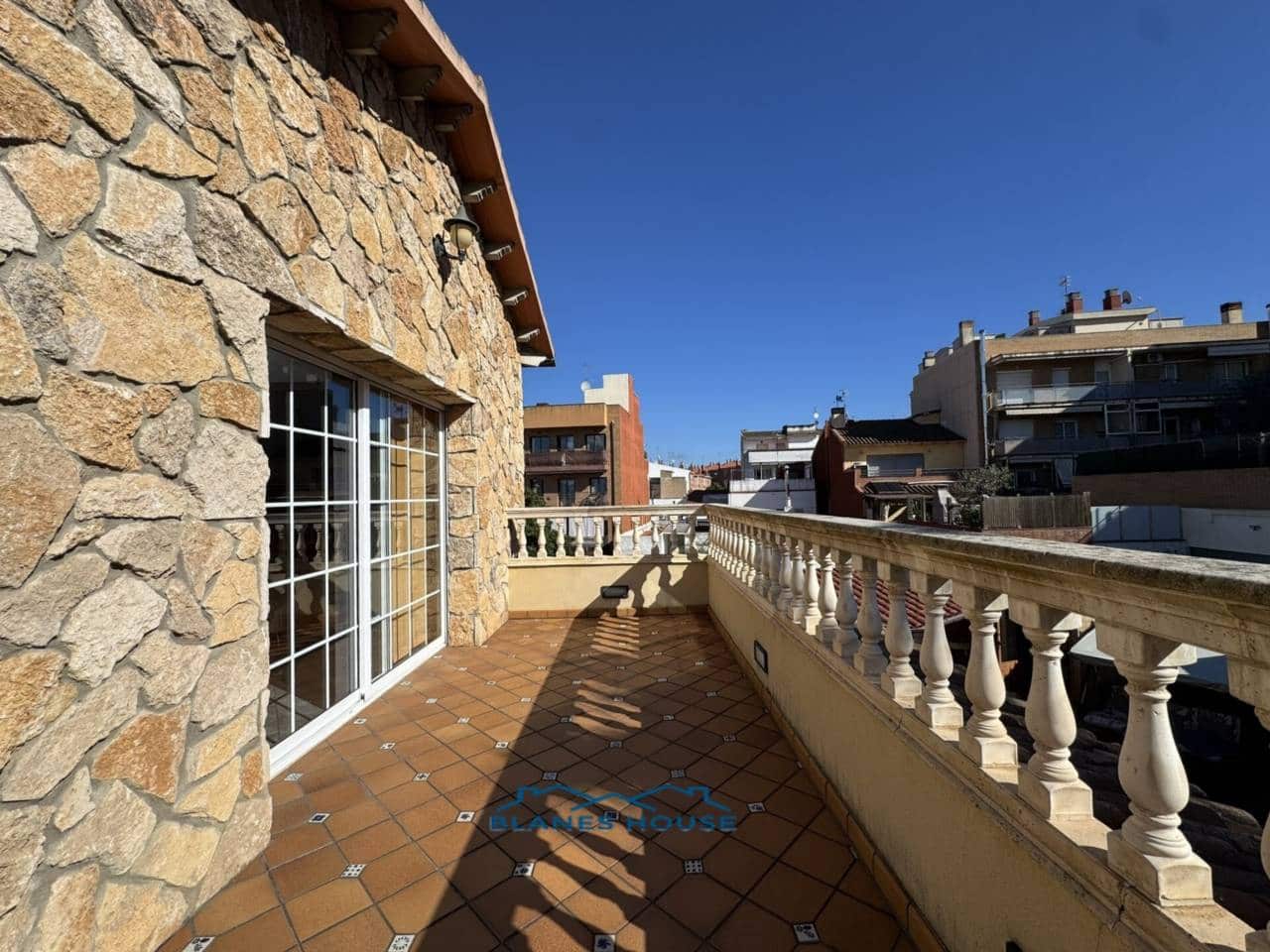 5 chambre Villa/Maison à vendre à Blanes avec piscine garage - 795 000 € (Ref: 9353186)