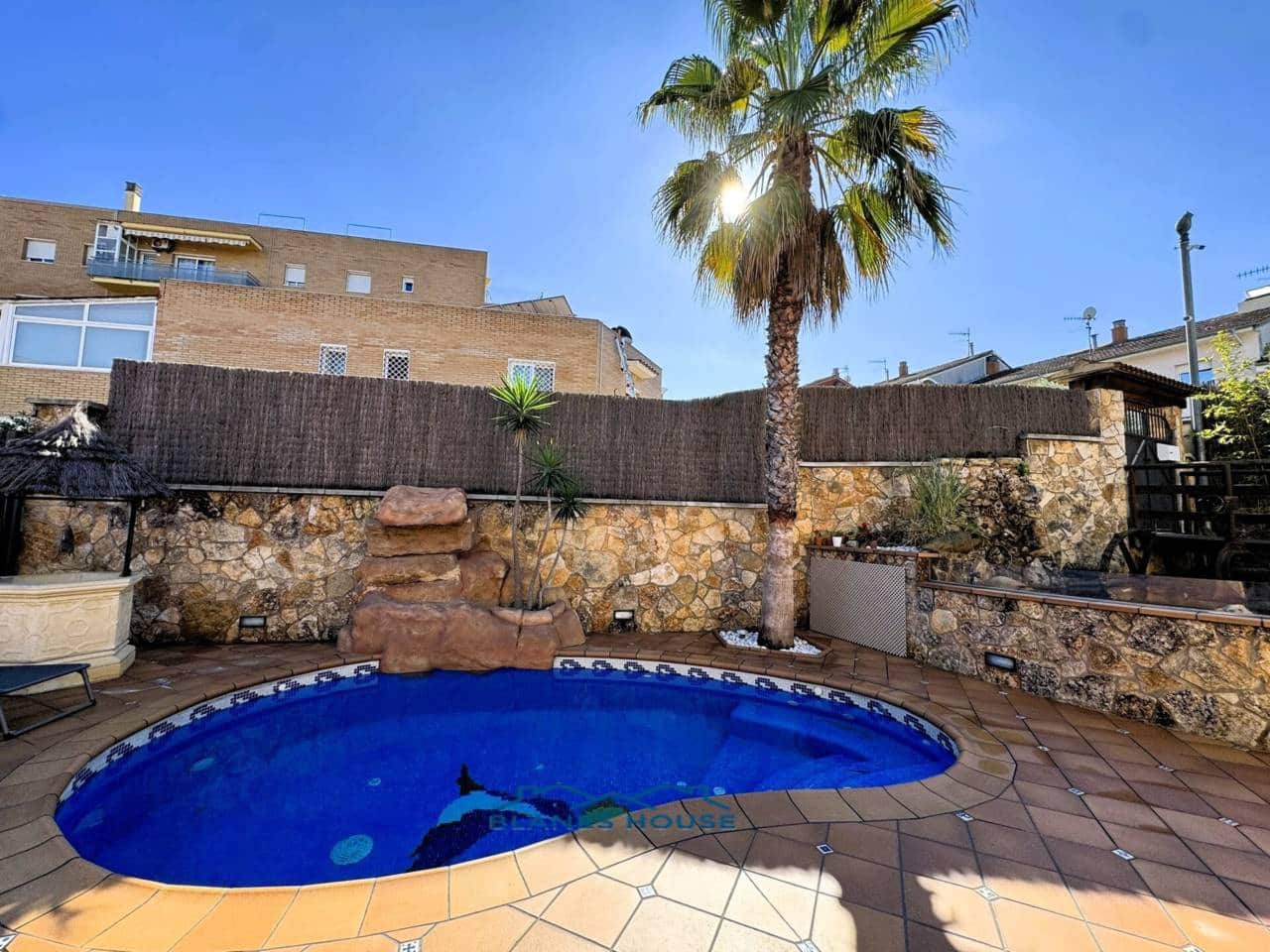 5 chambre Villa/Maison à vendre à Blanes avec piscine garage - 795 000 € (Ref: 9353186)
