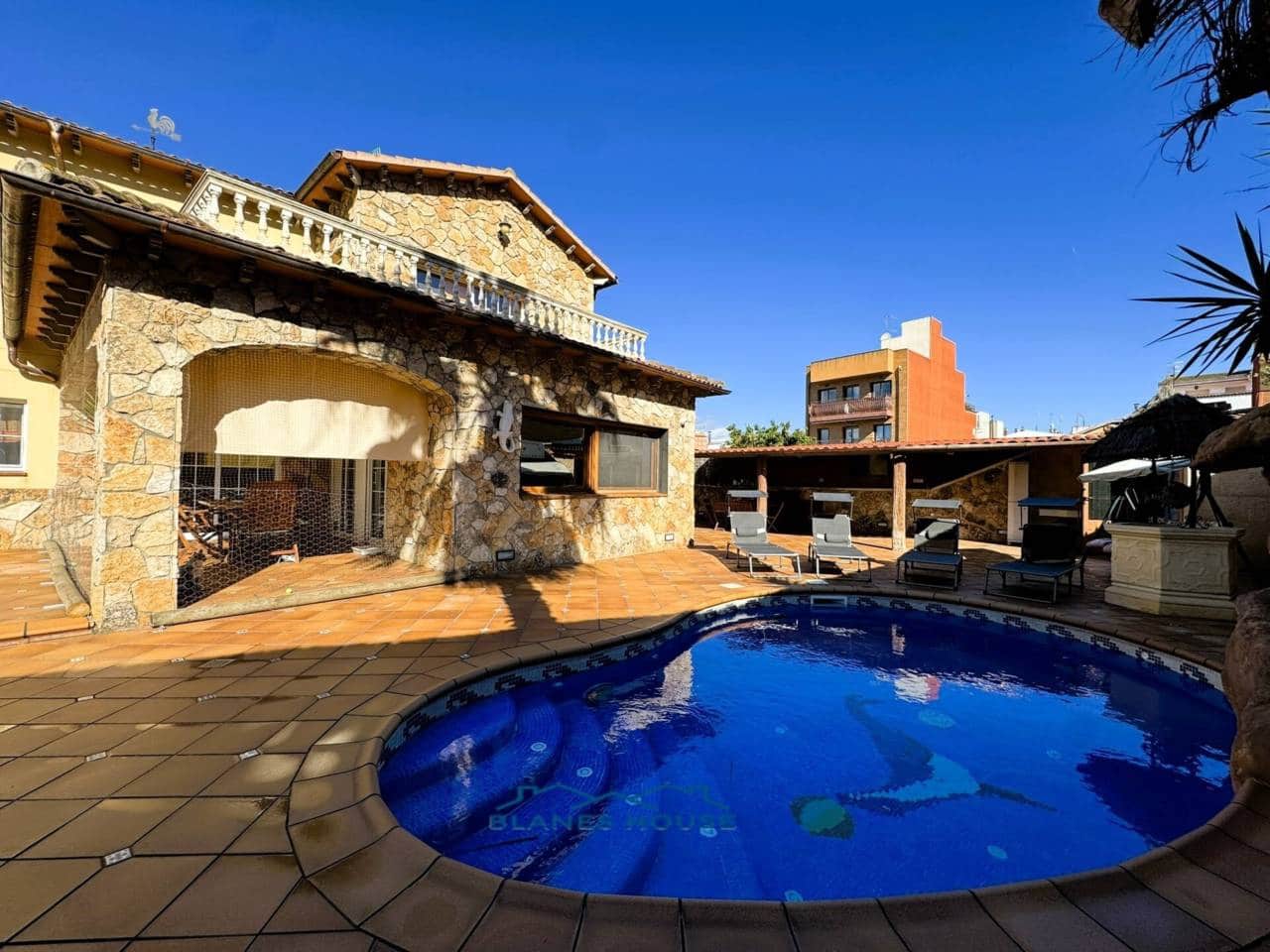 5 chambre Villa/Maison à vendre à Blanes avec piscine garage - 795 000 € (Ref: 9353186)