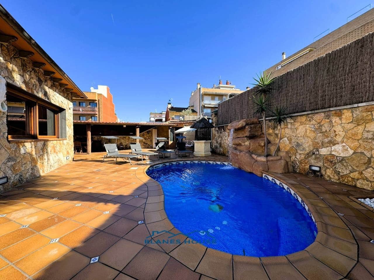 5 chambre Villa/Maison à vendre à Blanes avec piscine garage - 795 000 € (Ref: 9353186)