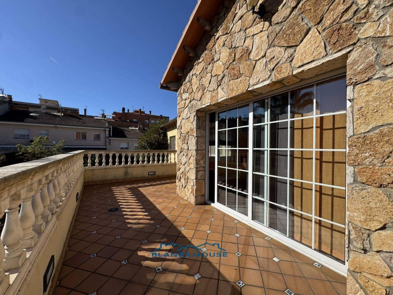 5 chambre Villa/Maison à vendre à Blanes avec piscine garage - 795 000 € (Ref: 9353186)
