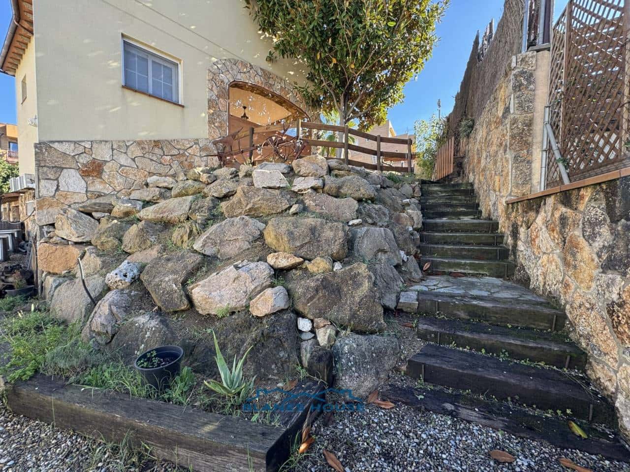 5 chambre Villa/Maison à vendre à Blanes avec piscine garage - 795 000 € (Ref: 9353186)