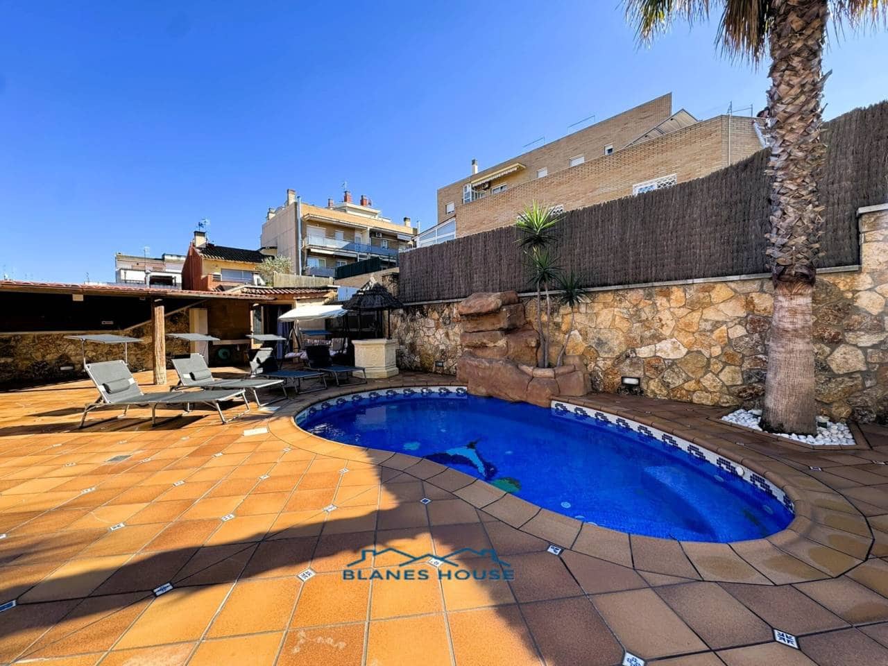 5 chambre Villa/Maison à vendre à Blanes avec piscine garage - 795 000 € (Ref: 9353186)
