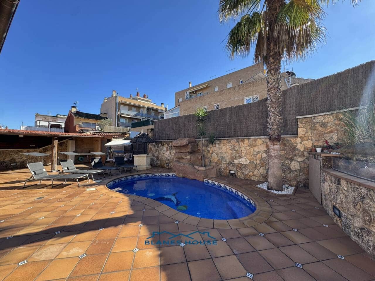 5 chambre Villa/Maison à vendre à Blanes avec piscine garage - 795 000 € (Ref: 9353186)
