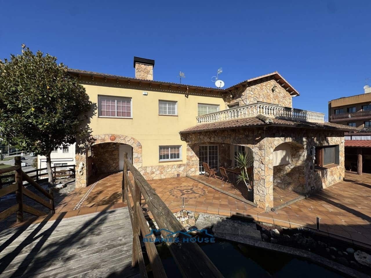 5 chambre Villa/Maison à vendre à Blanes avec piscine garage - 795 000 € (Ref: 9353186)