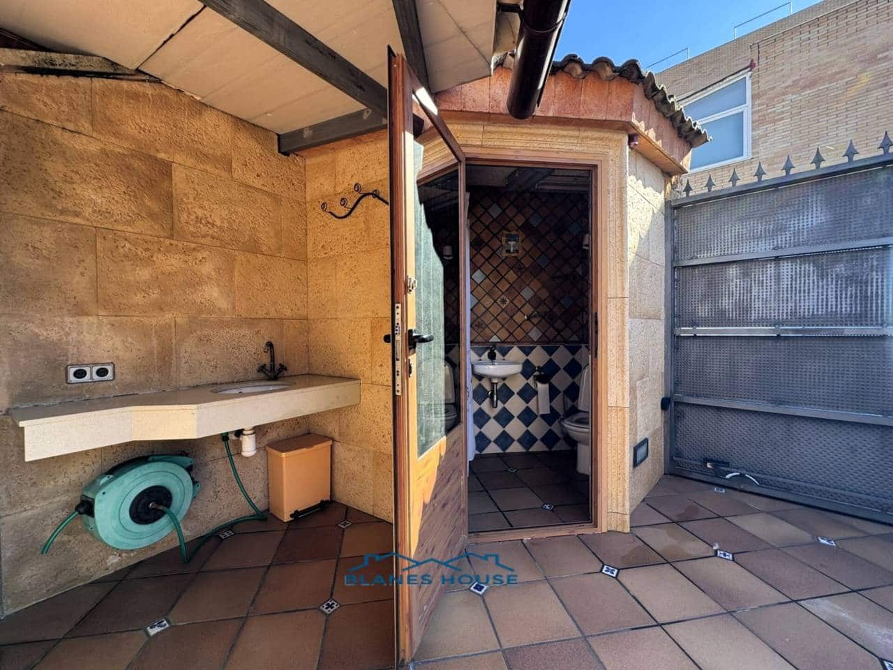 5 chambre Villa/Maison à vendre à Blanes avec piscine garage - 795 000 € (Ref: 9353186)