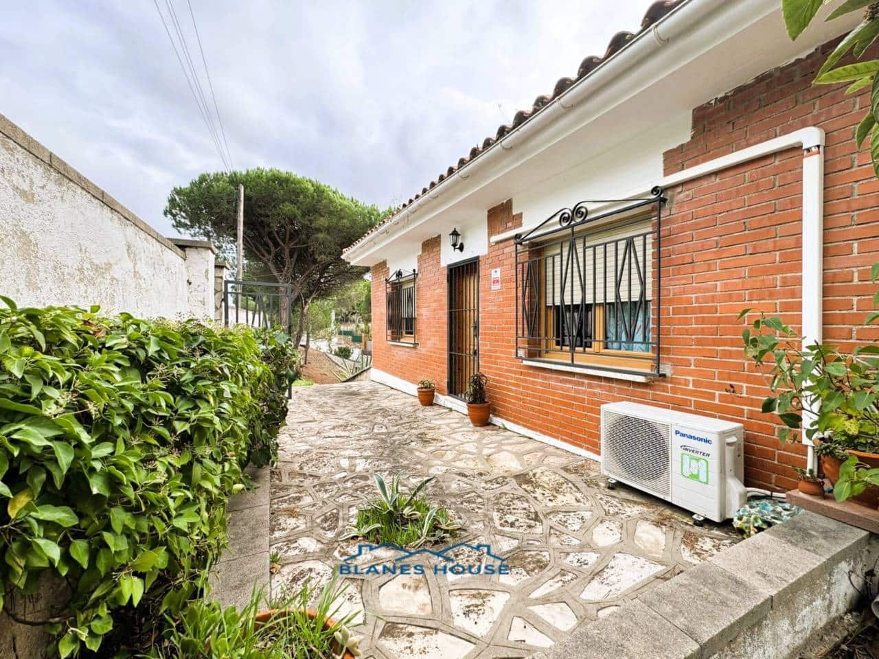 4 slaapkamer Villa te koop in Tordera met zwembad - € 395.000 (Ref: 9398207)