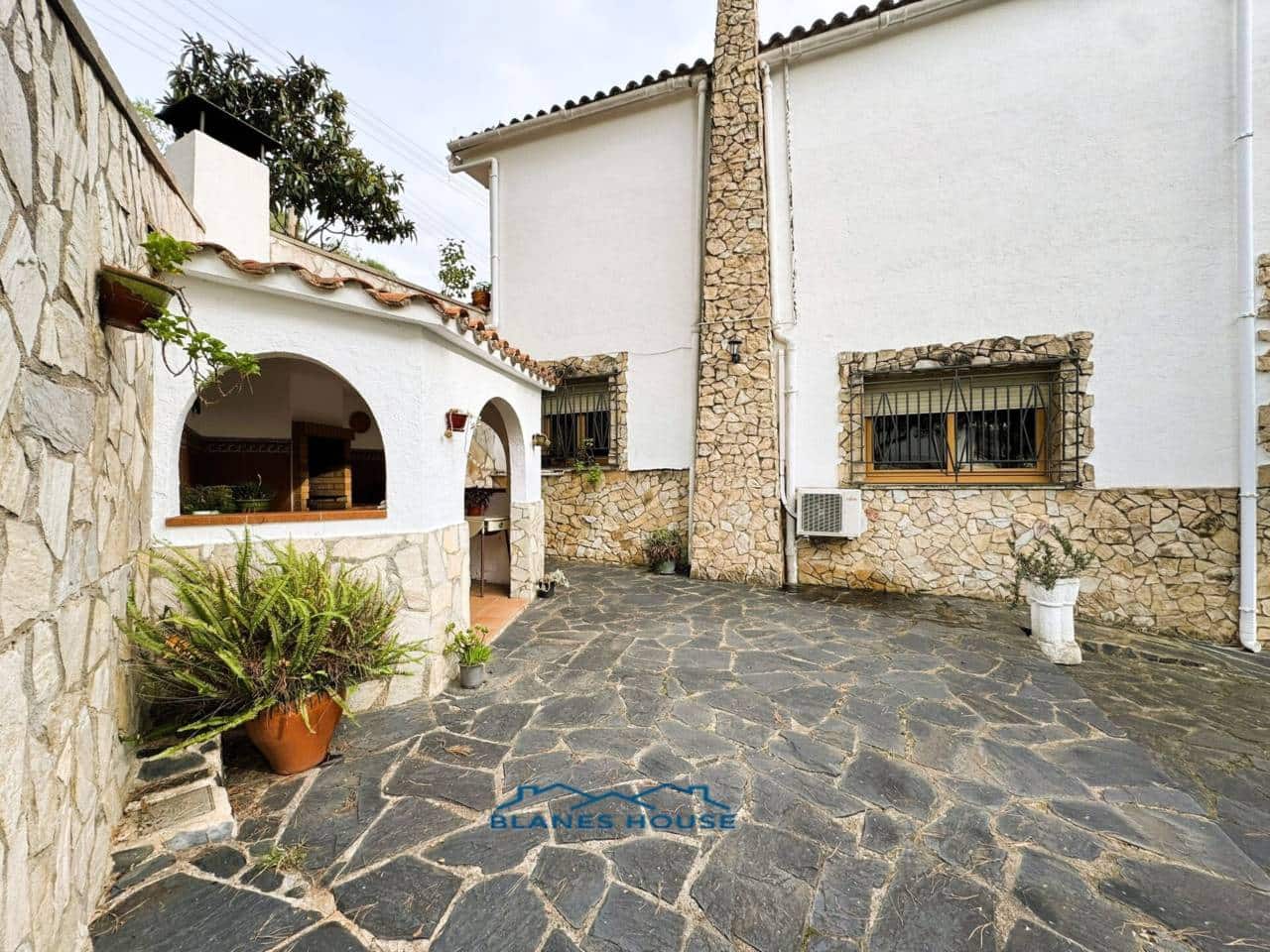 4 slaapkamer Villa te koop in Tordera met zwembad - € 395.000 (Ref: 9398207)