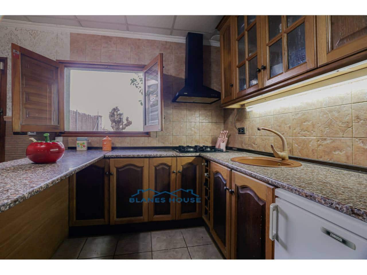 6 sovrum Villa till salu i Bigues i Riells med garage - 399 000 € (Ref: 9415483)