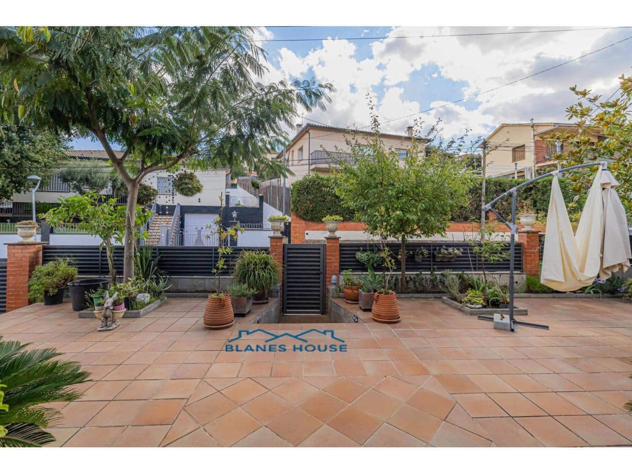 6 sovrum Villa till salu i Bigues i Riells med garage - 399 000 € (Ref: 9415483)