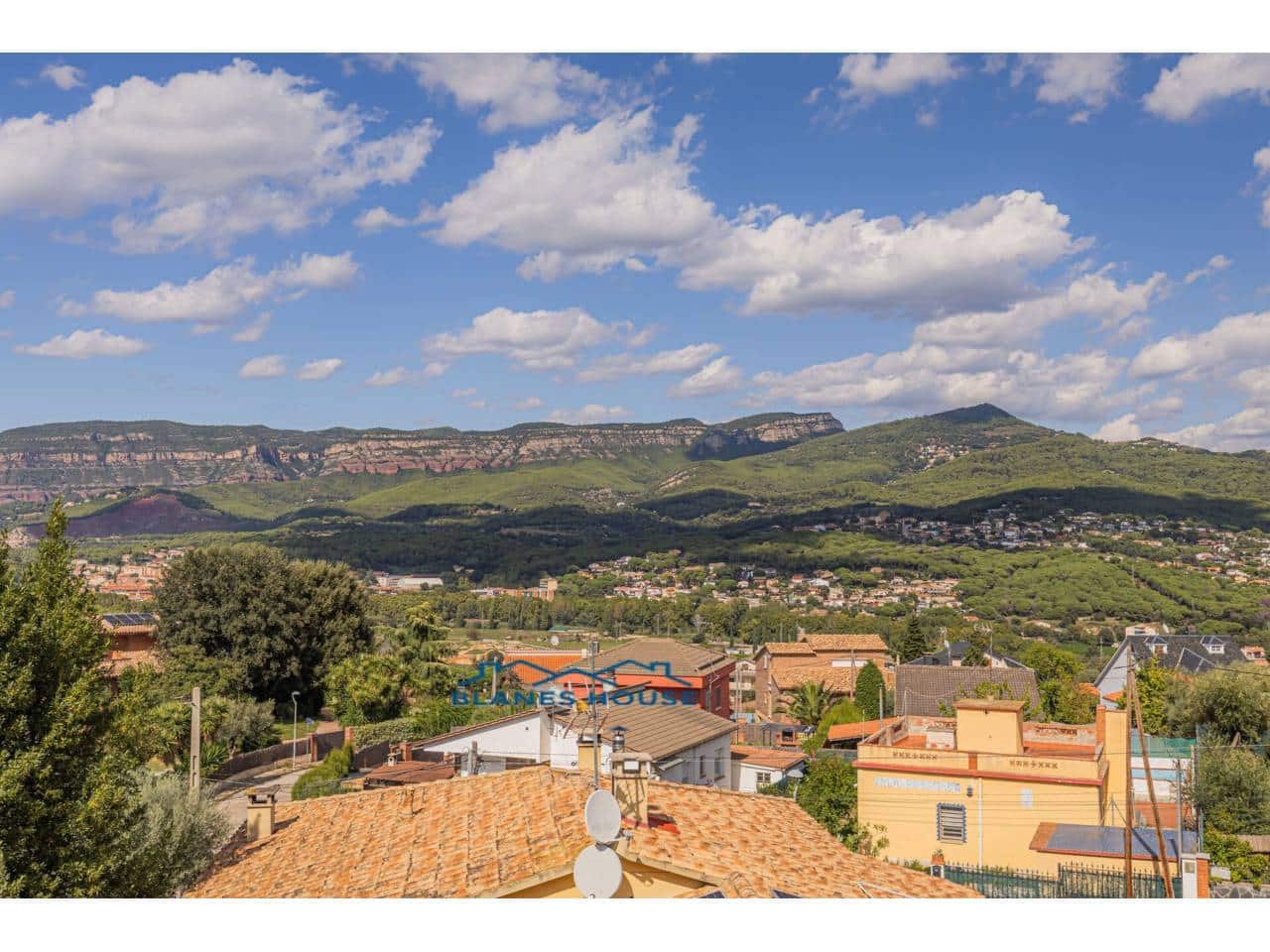 6 sovrum Villa till salu i Bigues i Riells med garage - 399 000 € (Ref: 9415483)