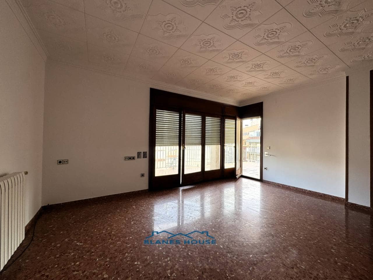 5 bedroom Flat for sale in Blanes - € 259,000 (Ref: 9421908)