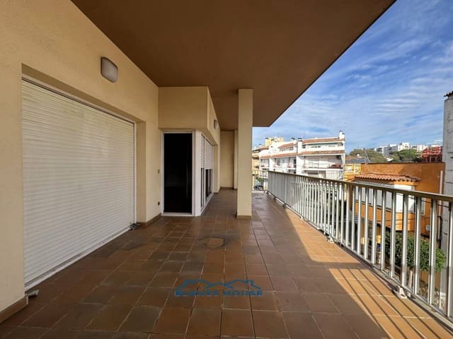 5 bedroom Flat for sale in Blanes - € 259,000 (Ref: 9421908)