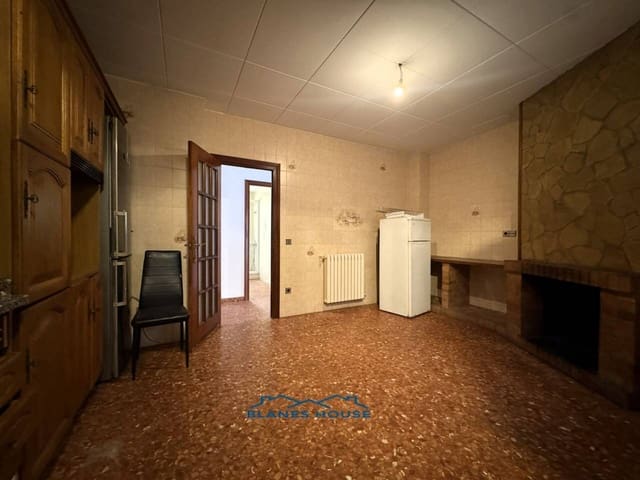 5 bedroom Flat for sale in Blanes - € 259,000 (Ref: 9421908)