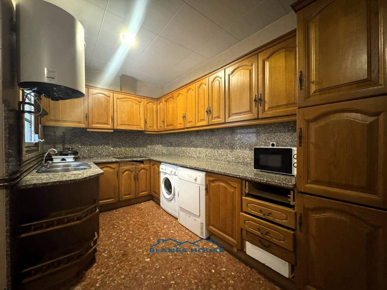 5 bedroom Flat for sale in Blanes - € 259,000 (Ref: 9421908)