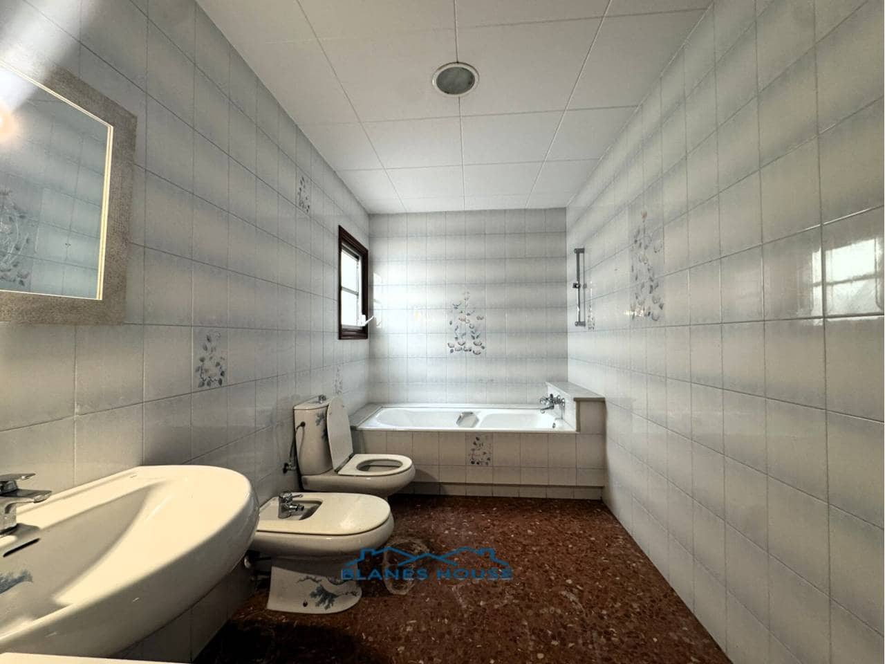 5 bedroom Flat for sale in Blanes - € 259,000 (Ref: 9421908)