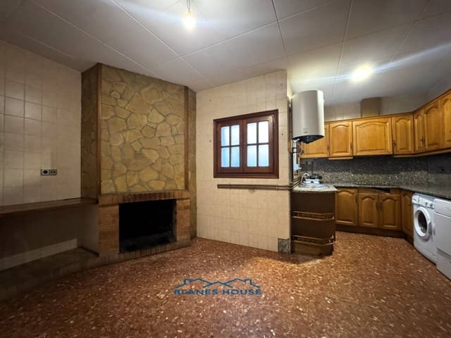 5 bedroom Flat for sale in Blanes - € 259,000 (Ref: 9421908)