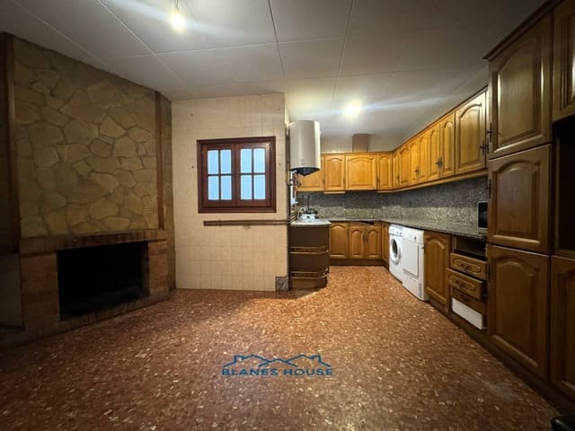 5 bedroom Flat for sale in Blanes - € 259,000 (Ref: 9421908)