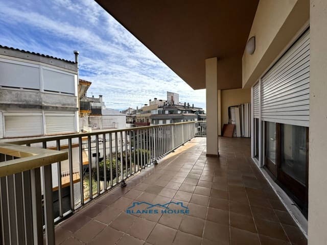 5 bedroom Flat for sale in Blanes - € 259,000 (Ref: 9421908)
