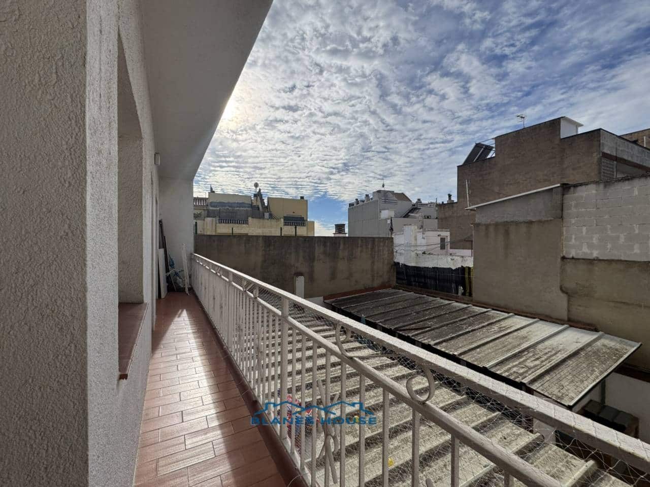 5 bedroom Flat for sale in Blanes - € 259,000 (Ref: 9421908)