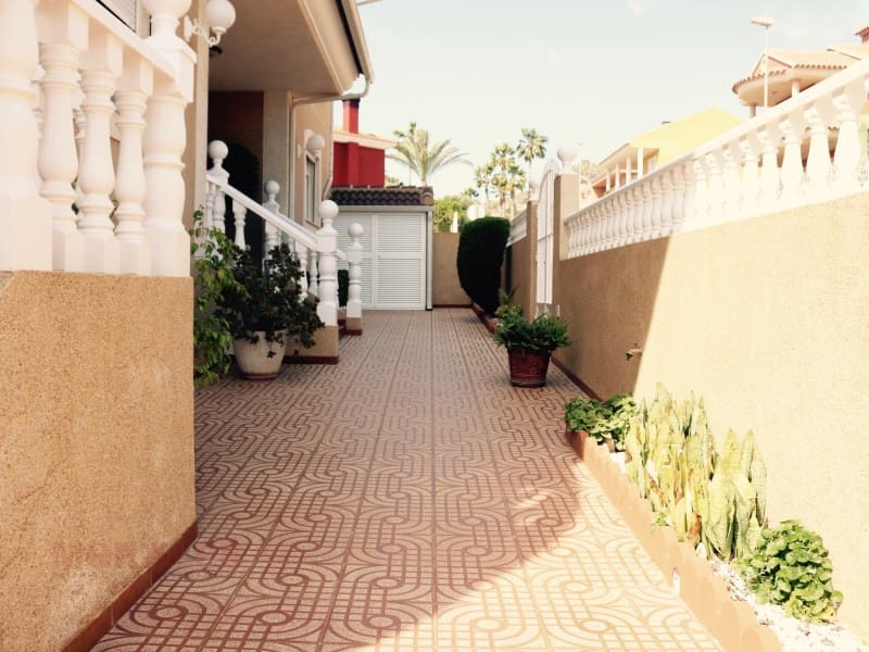 4 bedroom Villa for sale in Mazarron with garage - € 425,000 (Ref: 5186487)