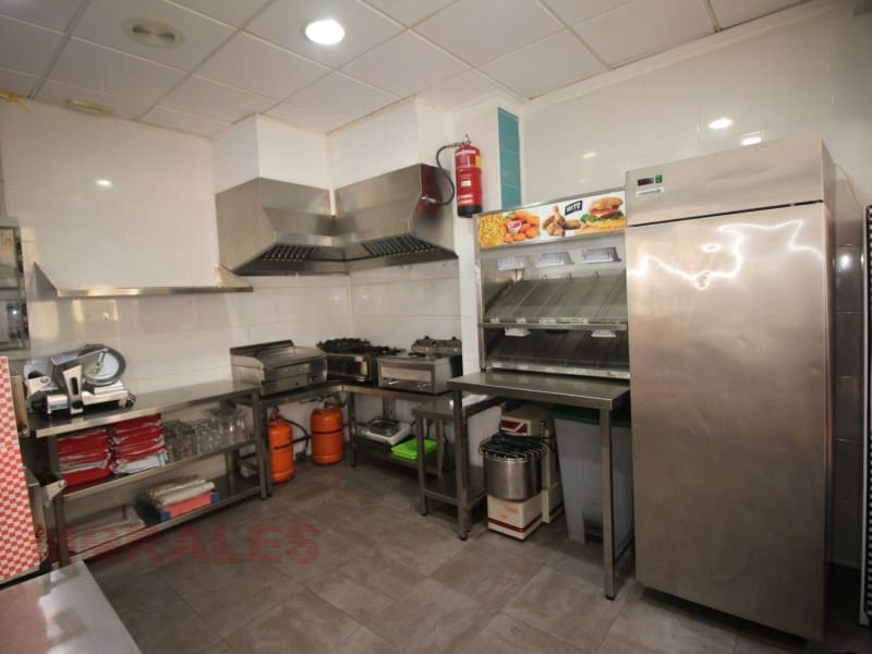 Kommersiell til salgs i Puerto de Mazarron - € 199 900 (Ref: 6074386)