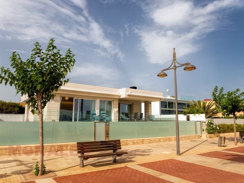 4 sypialnia Willa na sprzedaż w Puerto de Mazarron z basenem garażem - 1 500 000 € (Ref: 6601659)