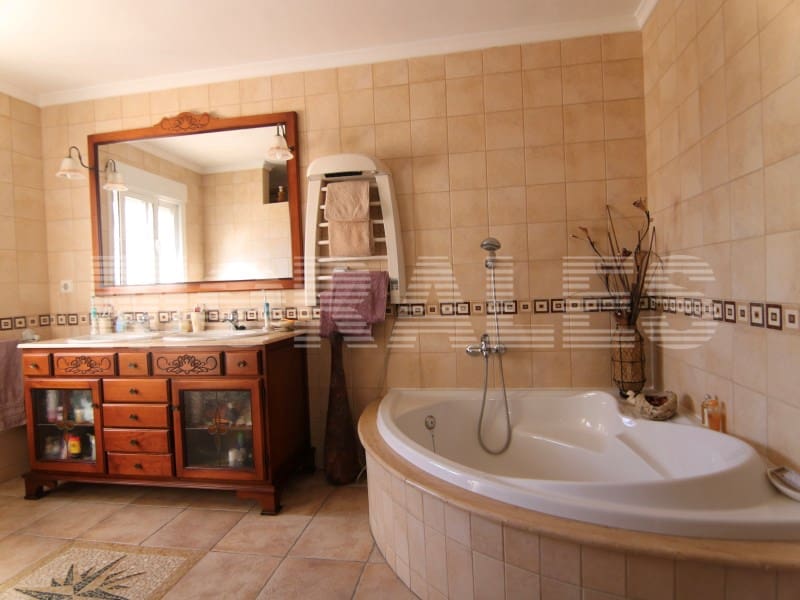 5 bedroom Villa for sale in Mazarron with garage - € 535,000 (Ref: 7981136)