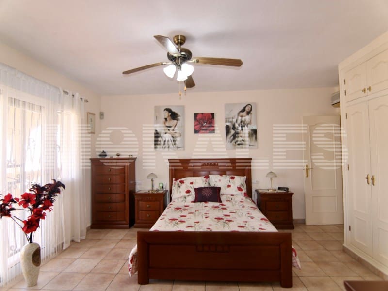 5 bedroom Villa for sale in Mazarron with garage - € 535,000 (Ref: 7981136)