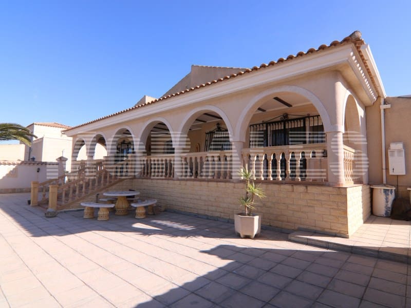 5 bedroom Villa for sale in Mazarron with garage - € 535,000 (Ref: 7981136)