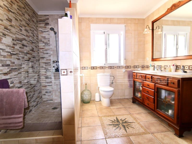 5 bedroom Villa for sale in Mazarron with garage - € 535,000 (Ref: 7981136)