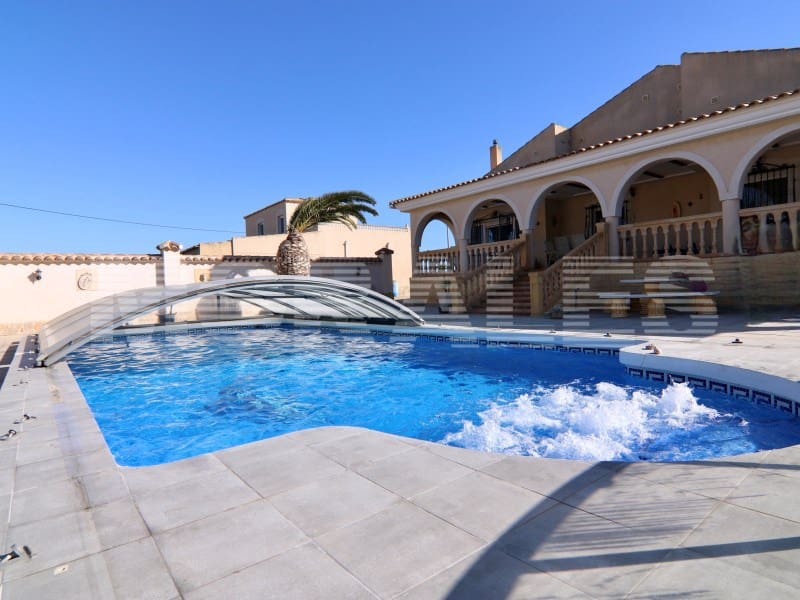 5 bedroom Villa for sale in Mazarron with garage - € 535,000 (Ref: 7981136)