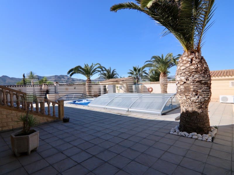 5 bedroom Villa for sale in Mazarron with garage - € 535,000 (Ref: 7981136)