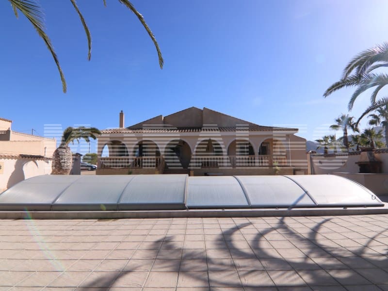 5 bedroom Villa for sale in Mazarron with garage - € 535,000 (Ref: 7981136)
