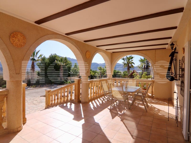 5 bedroom Villa for sale in Mazarron with garage - € 535,000 (Ref: 7981136)