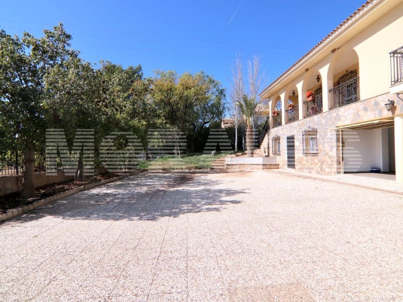 7 bedroom Villa for sale in Totana with garage - € 460,000 (Ref: 8243904)