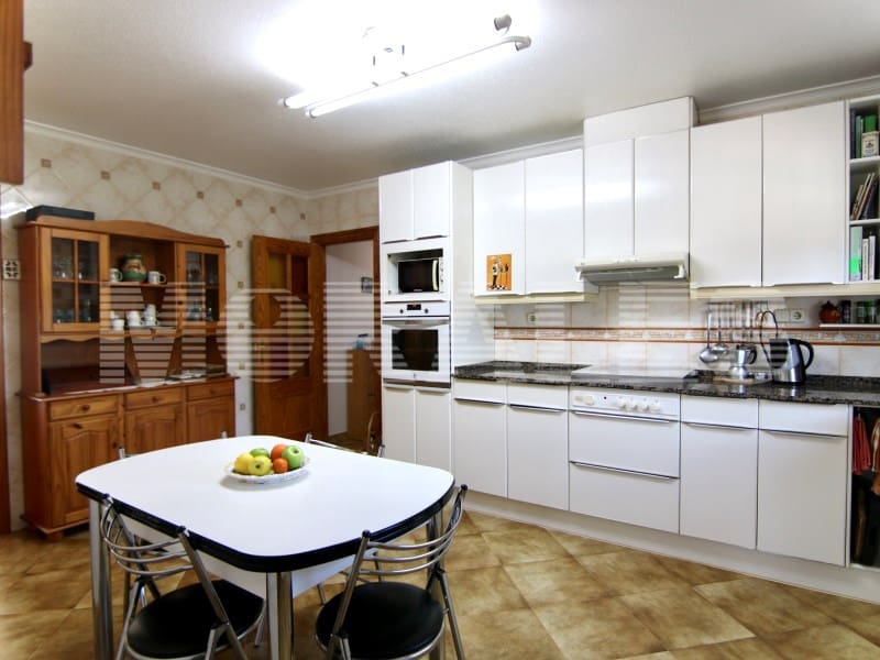 7 bedroom Villa for sale in Totana with garage - € 460,000 (Ref: 8243904)