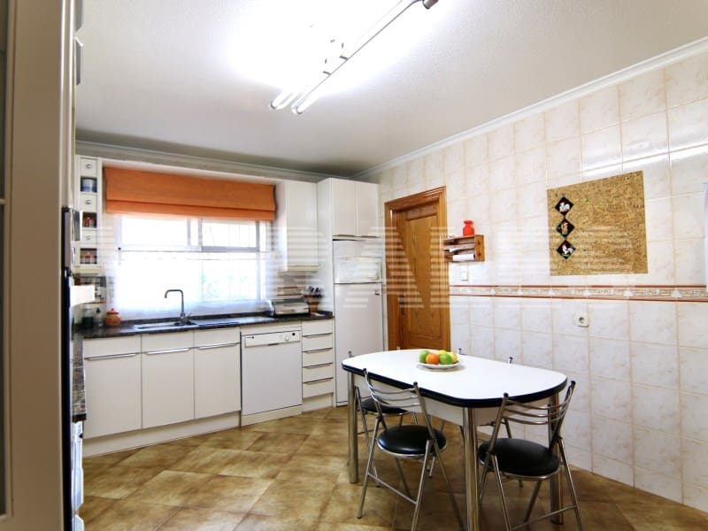 7 bedroom Villa for sale in Totana with garage - € 460,000 (Ref: 8243904)