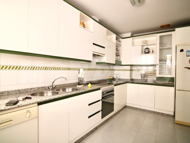 4 soveværelse Lejlighed til salg i Puerto de Mazarron med garage - € 200.000 (Ref: 8836856)